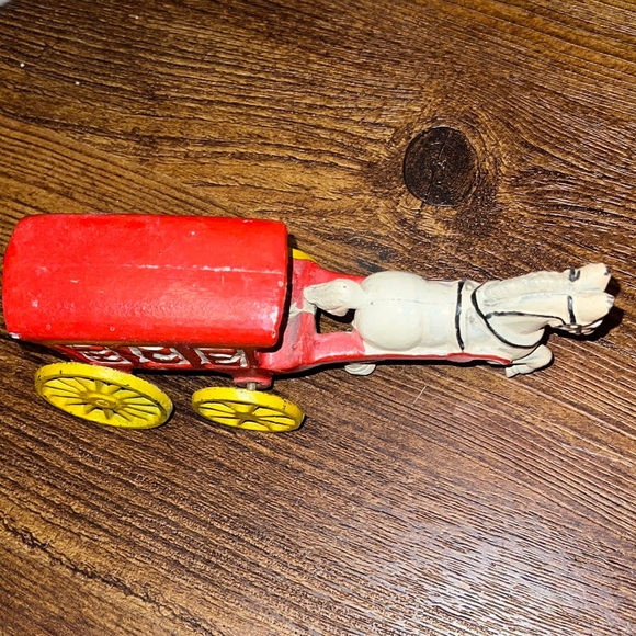 Vintage Cast Iron Red & Yellow Horse Drawn Wagon Figurine/ Decor Moving Wheels - Picture 6 of 12